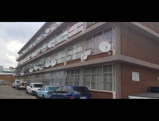 2 BEDROOM FLAT FOR SALE IN VEREENIGING CENTRAL